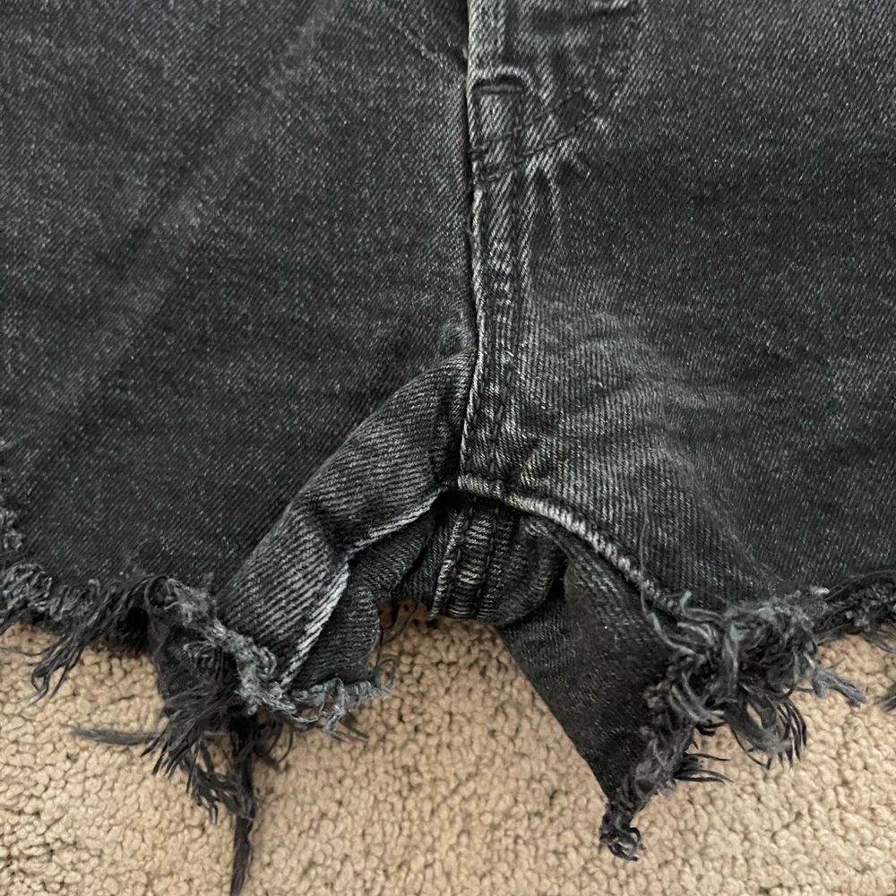 LEVI’S SHORTS - Picture 4 of 9